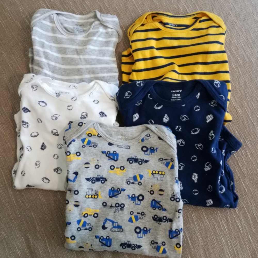 Set of 5 long sleeved bodysuits